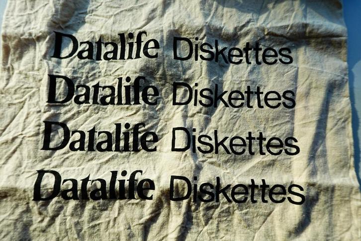 Linnen tasje Datalife diskettes oude pc vintage computer 029, Verzamelen, Merken en Reclamevoorwerpen, Gebruikt, Gebruiksvoorwerp