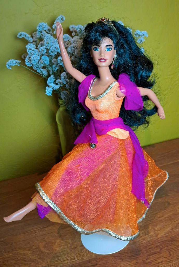 Vintage Mattel Disney Classic Gypsy Esmeralda, Verzamelen, Poppen, Zo goed als nieuw, Fashion Doll, Ophalen of Verzenden