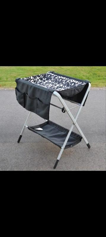 Inklapbare commode. beschikbaar voor biedingen