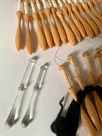 37 Klossen voor kantklossen + 2 glazen gewichten, Ophalen of Verzenden, Gebruikt, Klos(sen)