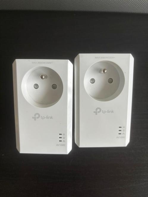 TP-Link TL-PA7017P Powerline Adapter met Stopcontact, Computers en Software, Powerlines, Zo goed als nieuw, Ophalen of Verzenden
