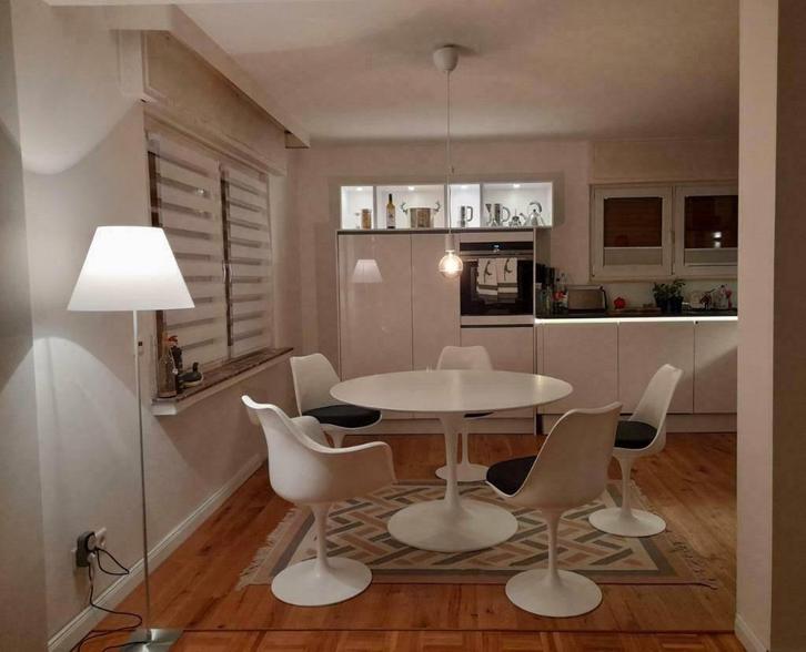 uittrekbare tafels eero saarinen tulipe hout  laminated top, Antiek en Kunst, Antiek | Meubels | Tafels, Ophalen of Verzenden