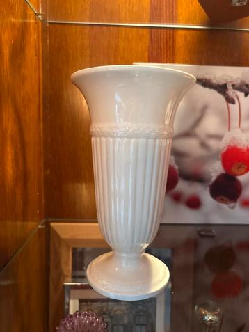 Wedgwood edme vaas 22 cm hoog beschikbaar voor biedingen
