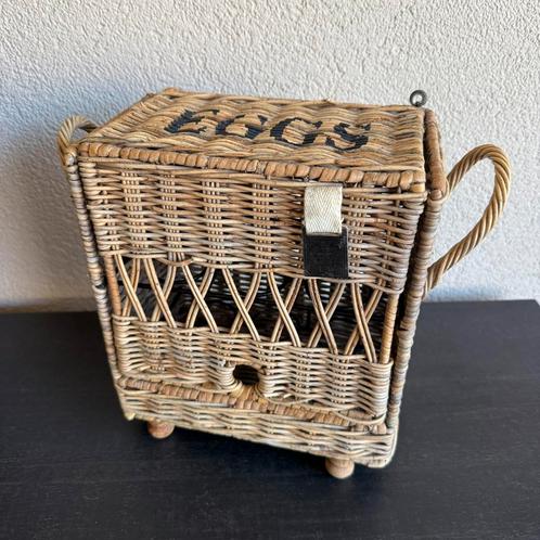 Rattan eierhouder, Huis en Inrichting, Woonaccessoires | Schalen en Manden, Gebruikt, Rechthoekig, Riet, Ophalen