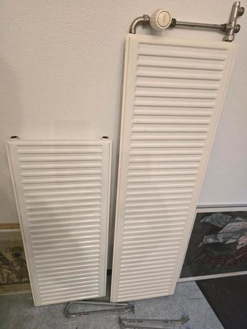 Twee radiatoren - 140 cm x 40 cm & 100 cm x 40 cm beschikbaar voor biedingen
