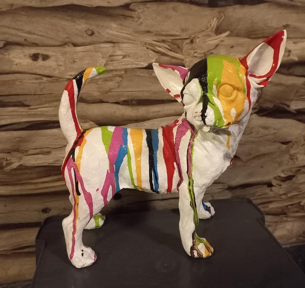 Chihuahua Beeld - Kleurrijk en Uniek, Tuin en Terras, Tuinbeelden, Ophalen of Verzenden, Zo goed als nieuw, Kunststof, Dierenbeeld