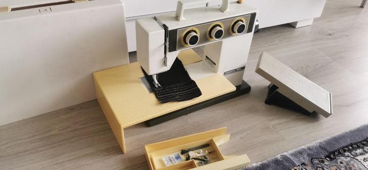 Naaimachine Husqvarna 3600  wekt goed, Hobby en Vrije tijd, Naaimachines en Toebehoren, Zo goed als nieuw, Naaimachine, Husqvarna