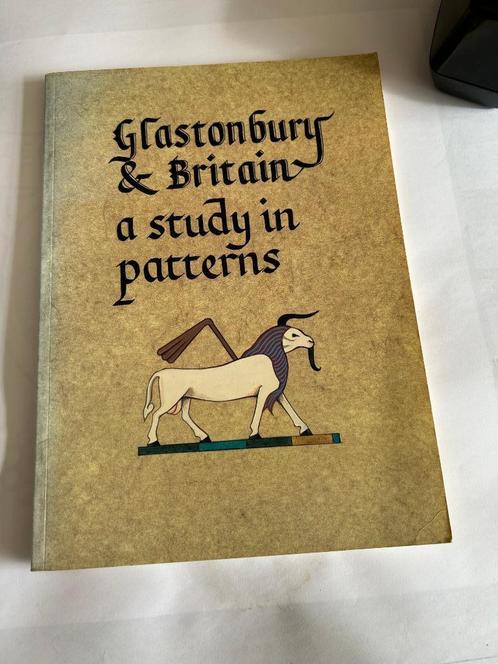 Glastonbury & Britain a study in patterns by Mary Wlliams, Boeken, Esoterie en Spiritualiteit, Zo goed als nieuw, Achtergrond en Informatie