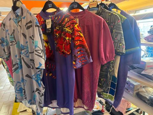 Diverse wielren shirts (Nr: 1931), Sport en Fitness, Wielrennen, Zo goed als nieuw, Helm, Ophalen