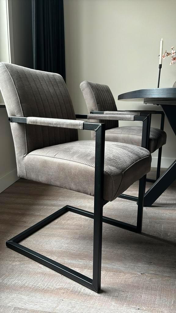 Zeer fijne, kwalitatieve eetkamerstoel, Huis en Inrichting, Fauteuils, Zo goed als nieuw, 50 tot 75 cm, 75 tot 100 cm, Ophalen