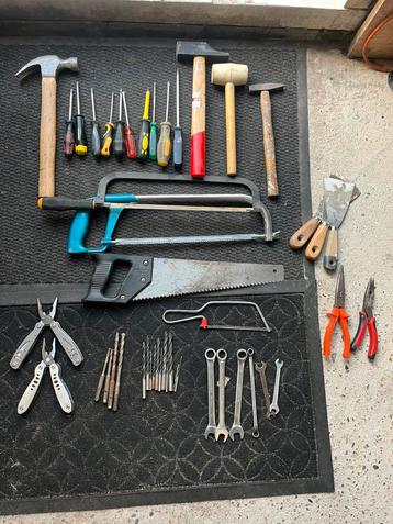 Verzameling gereedschap beschikbaar voor biedingen