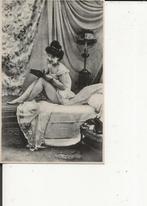 Dame schrijft brief in bed, Verzamelen, Overige thema's, Ongelopen, Ophalen of Verzenden, 1920 tot 1940