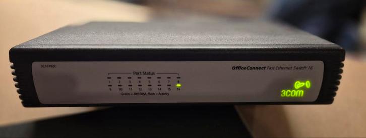 3Com OfficeConnect Fast Ethernet Switch 16 - 3C16792C   .233, Computers en Software, Netwerk switches, Gebruikt, Ophalen of Verzenden