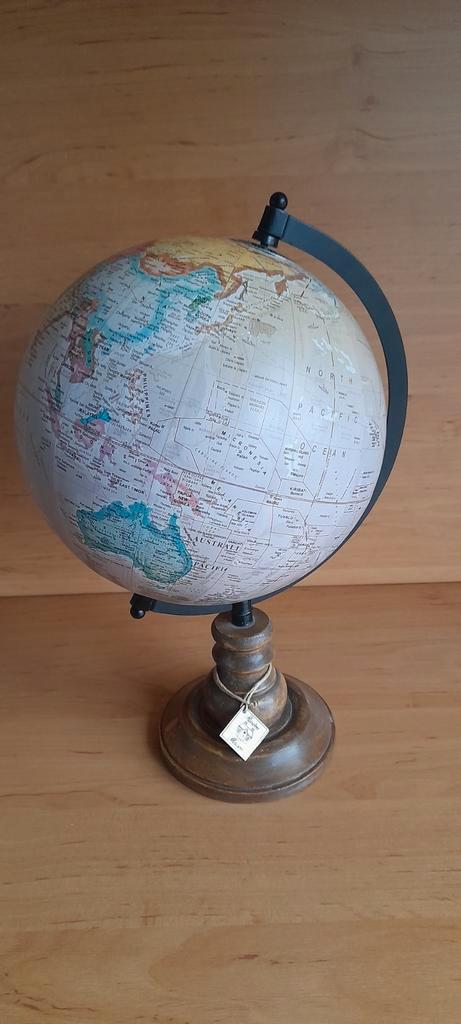 Wereldbol globe riviera maison, Huis en Inrichting, Woonaccessoires | Wereldbollen, Gebruikt, Verzenden