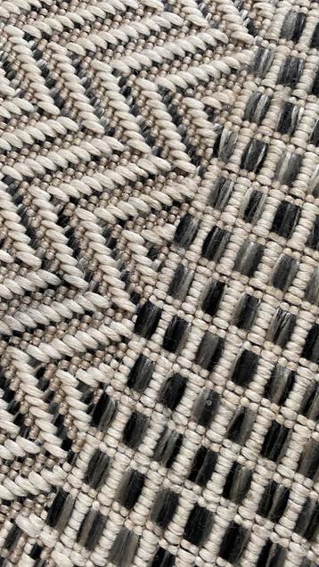 Mooie Vloerkleed beschikbaar voor biedingen