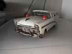 Blikken speelgoed. Ford 500. Rode kruis Frictie Bandai japan, Antiek en Kunst, Ophalen of Verzenden