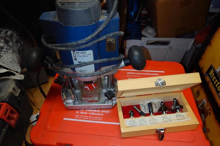 Freesmachine met freesjes, Doe-het-zelf en Verbouw, Gereedschap | Overige machines, Gebruikt, Ophalen of Verzenden