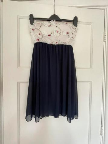 blauw/witte   strapless feest jurk  bloemetjes  maat XS-S beschikbaar voor biedingen