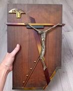 INRI kruis hout metaal, Verzamelen, Religie, Ophalen of Verzenden, Gebruikt, Sieraad