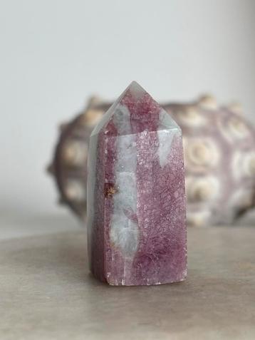 Roze toermalijn toren beschikbaar voor biedingen