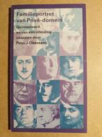 Peter J. Claessens - Familieportret van Privé-domein, Gelezen, Ophalen of Verzenden, Nederland, Peter J. Claessens