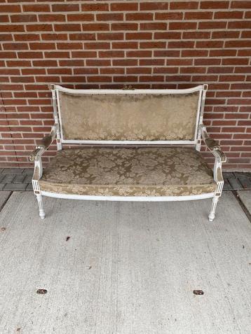 Vintage bankje beschikbaar voor biedingen