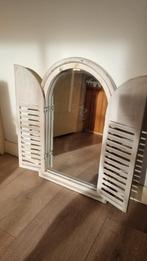 Spiegel 'venster' met houten deurtjes, Ophalen