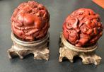Houten bolvormige Netsuke  dierenvoorstelling met display, Antiek en Kunst, Ophalen of Verzenden