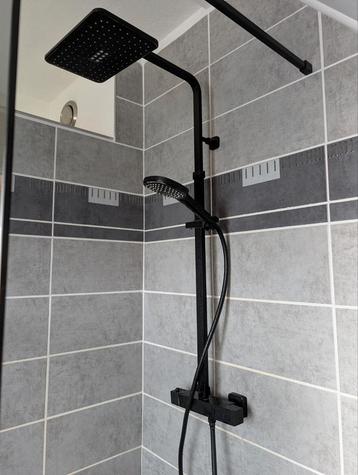 Thermostatic regendouche beschikbaar voor biedingen