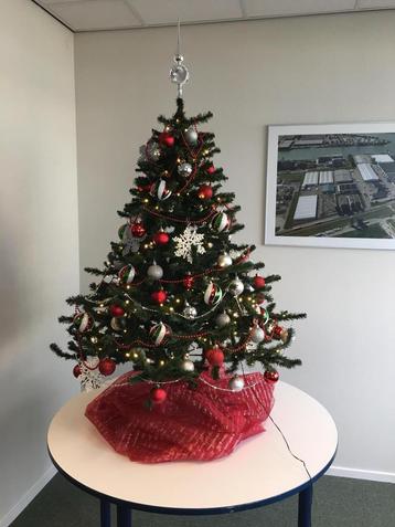 Mooie kerstboom beschikbaar voor biedingen