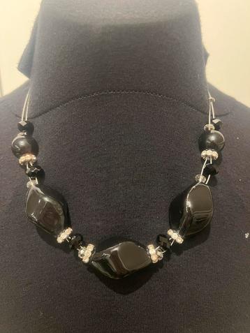 Vintage Zwarte Ketting beschikbaar voor biedingen