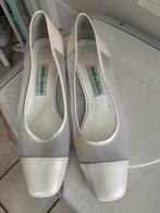 TROUWSCHOENEN IN BRUIDSWINKEL  GEKOCHT, Wit, Ophalen of Verzenden, Zo goed als nieuw, Moda di fausto
