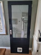 Buitendeur rechtsdraaiend met kattenluik 82,5 x 211,5, Doe-het-zelf en Verbouw, Ophalen, Gebruikt, 80 tot 100 cm, Buitendeur