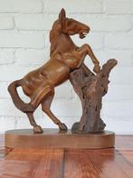 Leuk bruin houten paardje op voet, Ophalen