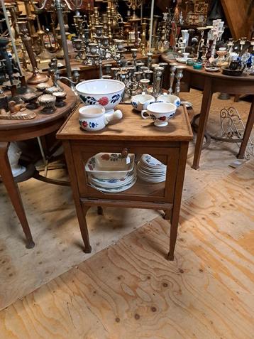 Boerenbont servies beschikbaar voor biedingen