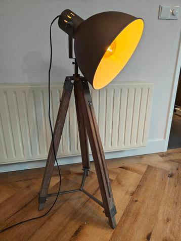 Stoere Tripod Lamp - Industrieel Design beschikbaar voor biedingen