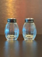 Twee vintage verzilverde christofle peper en zout vaatjes, Antiek en Kunst, Antiek | Glas en Kristal, Ophalen of Verzenden