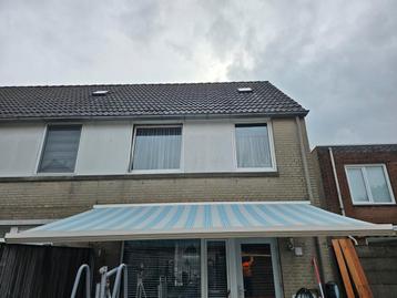 Elektrische zonnescherm met somfy motor en afstandsbediening beschikbaar voor biedingen