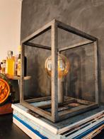 Industriële kubus oud zilverkleurige tafellamp, lamp, Minder dan 50 cm, Ophalen of Verzenden, Metaal, Industrieel, modern
