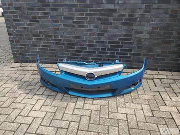 Opel Tigra 2004 -2010 voorbumper licht blauw klein scheurtje beschikbaar voor biedingen