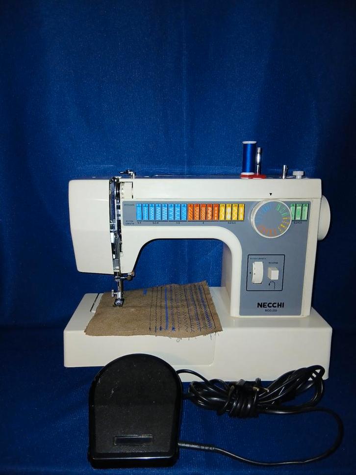 Necchi 559 Naaimachine - Veelzijdig en Betrouwbaar, Hobby en Vrije tijd, Naaimachines en Toebehoren, Naaimachine, Overige merken