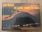 Prachtig fotoboek 365 dagen de aarde vanuit de hemel, Ophalen, Zo goed als nieuw