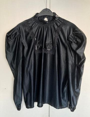 Antieke zwarte blouses met kant en lange mouw beschikbaar voor biedingen