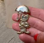 Vintage vergulde broche strass kat paraplu costume jewelry, Overige materialen, 4 tot 7 cm, Met strass, Ophalen of Verzenden
