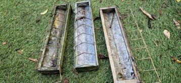 3 Super leuke gegalvaniseerde vogel voerbakjes (brocante) beschikbaar voor biedingen