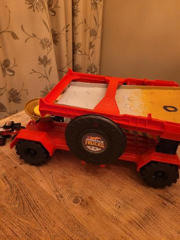 Hot Wheels Monster Trucks Transporter beschikbaar voor biedingen