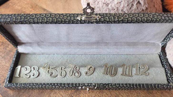 Oude Verzilverde Tafelnummers 1-12 in Doos, Antiek en Kunst, Antiek | Overige Antiek, Ophalen of Verzenden
