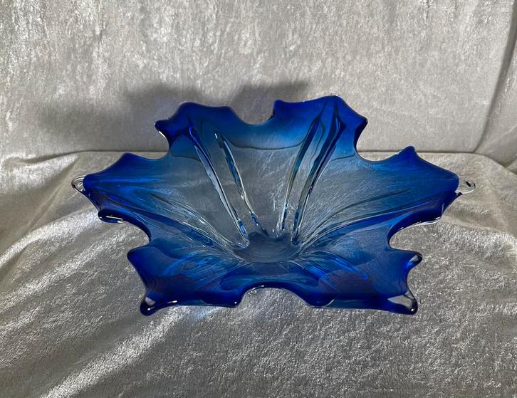 Mooie gave blauwe Murano schaal., Huis en Inrichting, Woonaccessoires | Schalen en Manden, Zo goed als nieuw, Rond, Glas, Ophalen of Verzenden