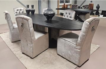 8x stoelen van glanzende meubelstof. Wieltjes & grijpring beschikbaar voor biedingen