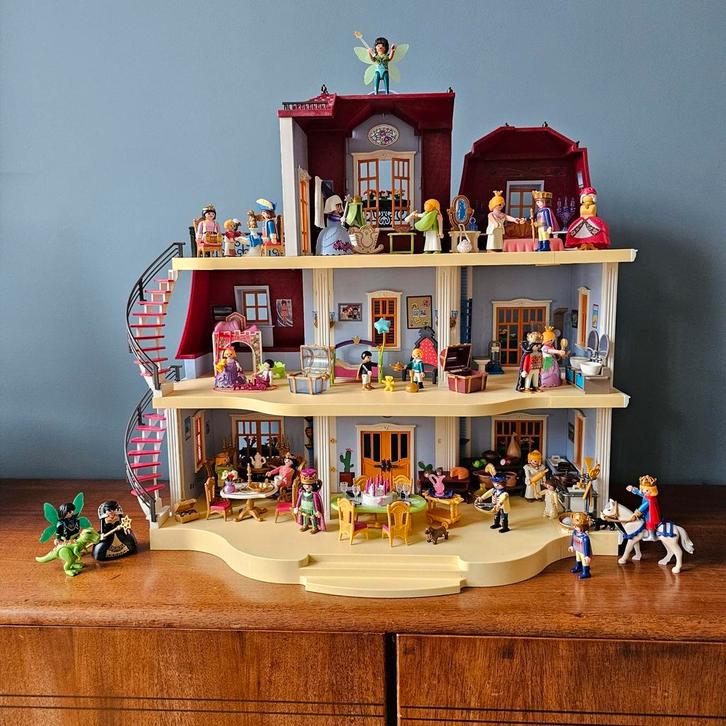 Playmobil herenhuis met veel prinsen en prinsessen, Verzamelen, Poppenhuizen en Toebehoren, Zo goed als nieuw, Poppenhuis, Ophalen of Verzenden